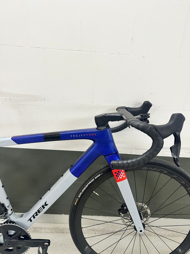 Used Trek Checkmate SRAM Rival eTap AXS 2025 Road & Gravel, White — image 2 of 5