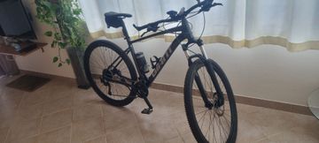 Used Giant Talon 4 2021 2021 Mountainbike, Black, 27.5, 29 — image 1 of 4