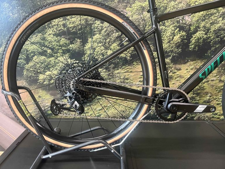 Used Specialized Diverge E5 Comp 2024 Road & Gravel, Black — image 3 of 5