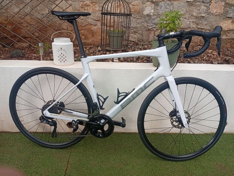 Used BMC Roadmachine FOUR 2024 2024 Road & Gravel, White — image 1 of 10