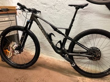 Used Orbea OIZ M20 2023 2023 Mountainbike, Black, 29 — image 2 of 8