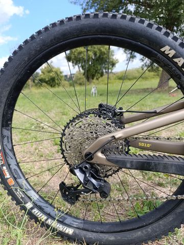 Used Santa Cruz Carbon C Gx 2024 Mountainbike, Light Gray — image 3 of 10