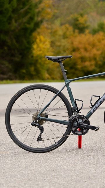 Used Giant TCR Advanced 1 PC 2025 2025 Road & Gravel, Green — image 3 of 3