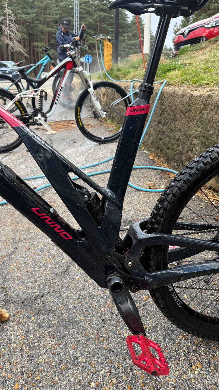 Used UNNO BURN Elite 2024 2024 Mountainbike, Red, Mixed — image 3 of 9