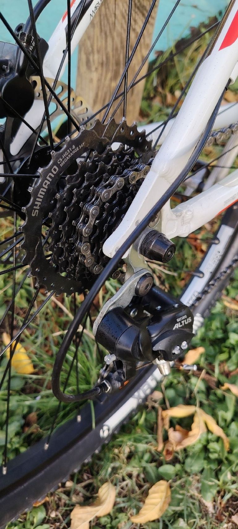 Used Trek Marlin 6 2015 2015 Mountainbike, White, 27.5, 29 — image 3 of 8