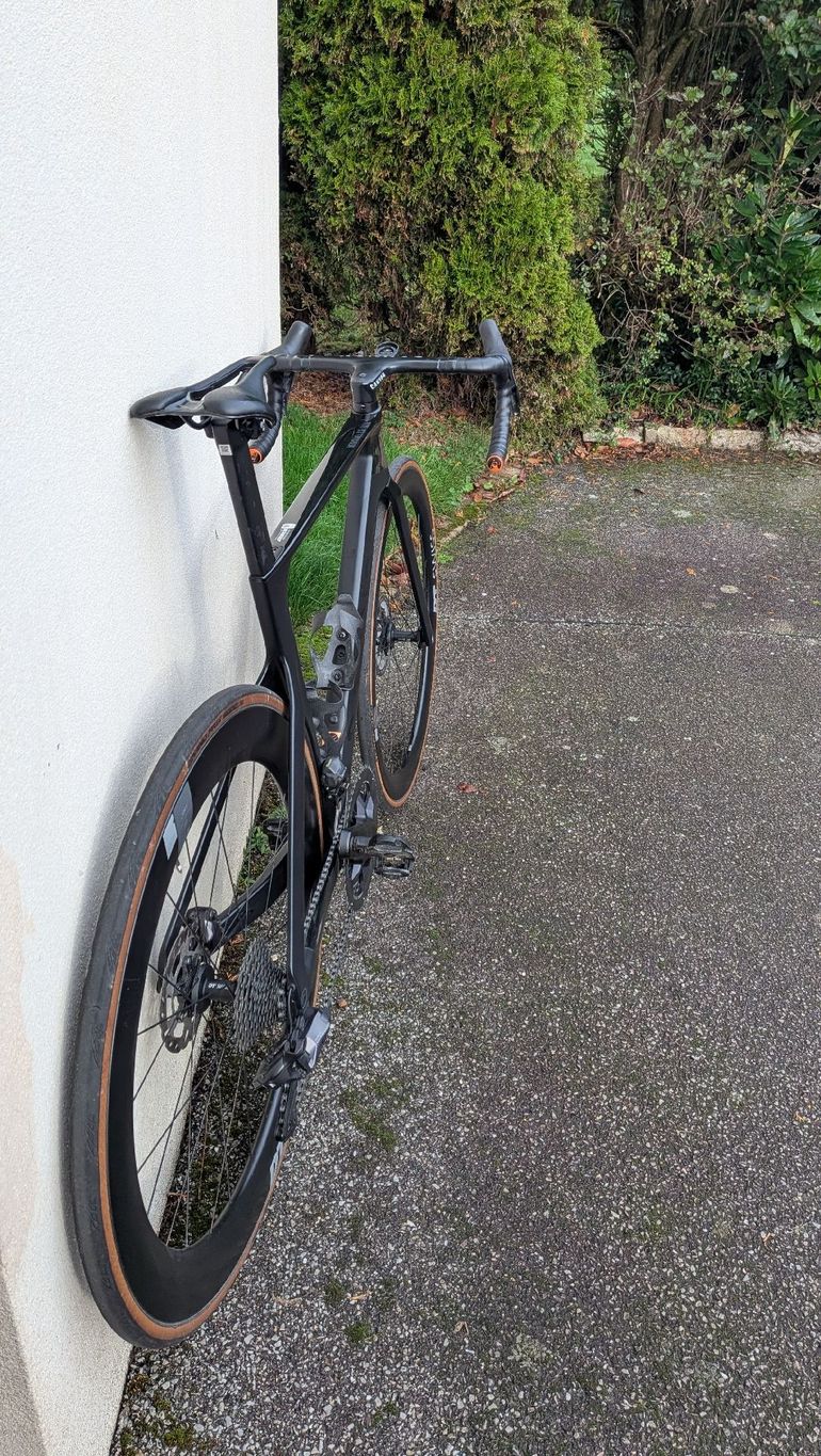 Used Canyon Aeroad CF SLX 8 Di2 2024 2024 Road & Gravel, Black — image 2 of 5