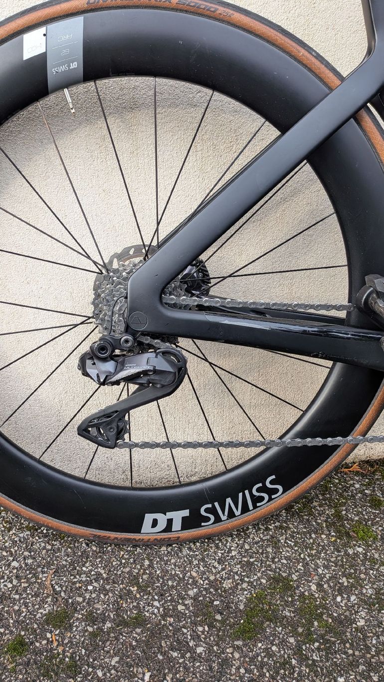 Used Canyon Aeroad CF SLX 8 Di2 2024 2024 Road & Gravel, Black — image 3 of 5