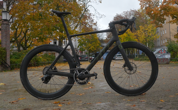 Used Scott Addict RC 30 2023 2023 Road & Gravel