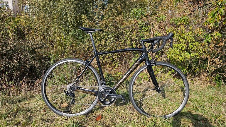 Used Specialized Tarmac Shimano 105 2016 Road & Gravel — image 1 of 11