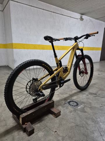 Used Santa Cruz Bronson Shimano SLX 2023 Mountainbike, Orange, Mixed — image 4 of 9