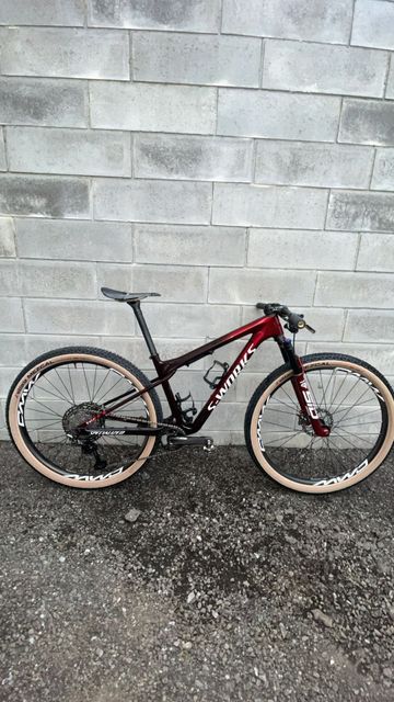 Used Specialized Epic Shimano XTR 2024 Mountainbike, Red, 29 — image 1 of 3