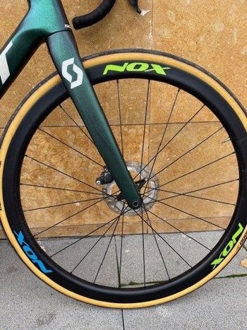 Used Scott Addict 20 2022 2022 Road & Gravel, Green — image 3 of 3
