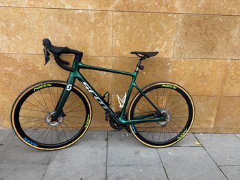 Used Scott Addict 20 2022 2022 Road & Gravel