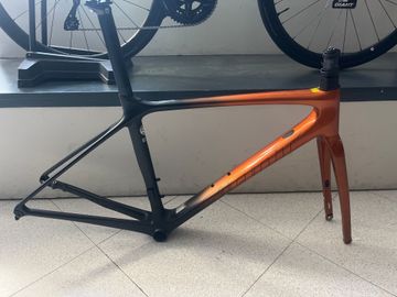 Used Giant TCR Advanced Pro Disc 0 AX 2022 Frameset 2022 Road & Gravel, Black — image 1 of 4