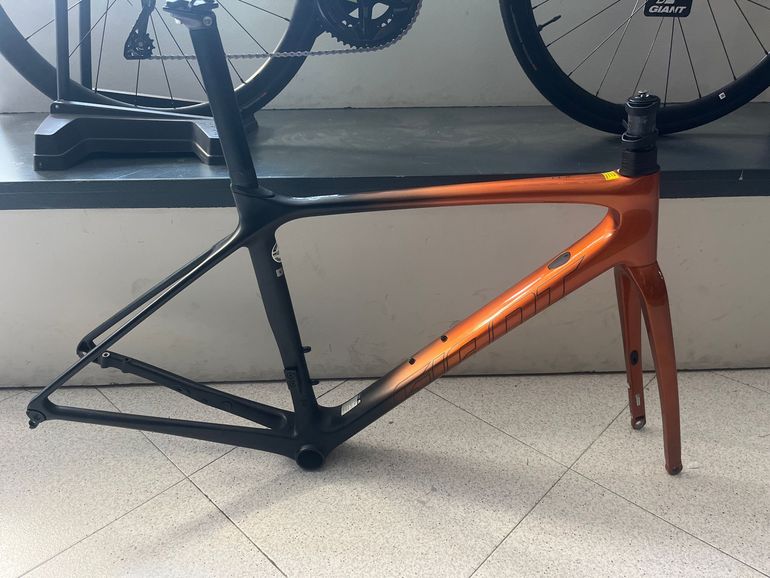 Used Giant TCR Advanced Pro Disc 0 AX 2022 Frameset 2022 Road & Gravel, Black — image 1 of 4