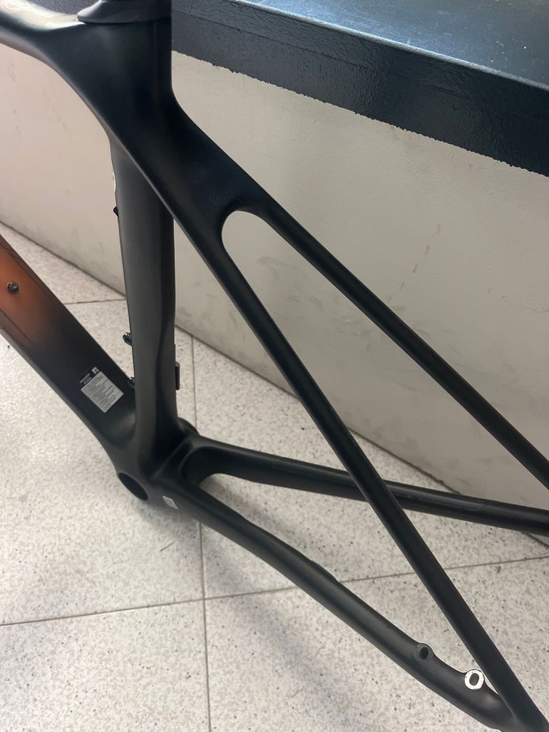 Used Giant TCR Advanced Pro Disc 0 AX 2022 Frameset 2022 Road & Gravel, Black — image 4 of 4