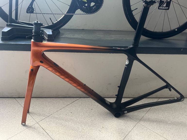 Used Giant TCR Advanced Pro Disc 0 AX 2022 Frameset 2022 Road & Gravel, Black — image 2 of 4
