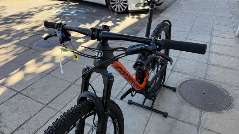 Used Mondraker F-PODIUM CARBON 2023 2023 Mountainbike, Orange, 29 — image 18 of 29