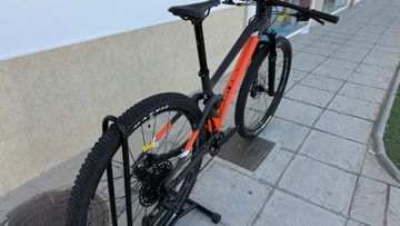 Used Mondraker F-PODIUM CARBON 2023 2023 Mountainbike, Orange, 29 — image 12 of 29