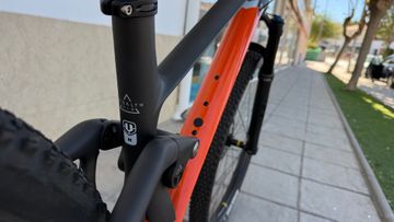 Used Mondraker F-PODIUM CARBON 2023 2023 Mountainbike, Orange, 29 — image 27 of 29