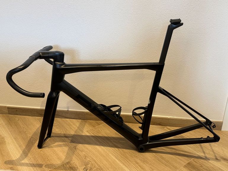 Used BMC Teammachine SLR01 THREE P2P 2022 Frameset 2022 Road & Gravel, Black — image 2 of 7