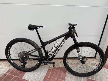 Used Specialized Epic World Cup Expert 2024 2024 Mountainbike, Black, 29 — image 1 of 5