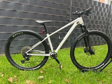 Used Scott Contessa Scale 930 2023 2023 Mountainbike, White, 29 — image 1 of 6