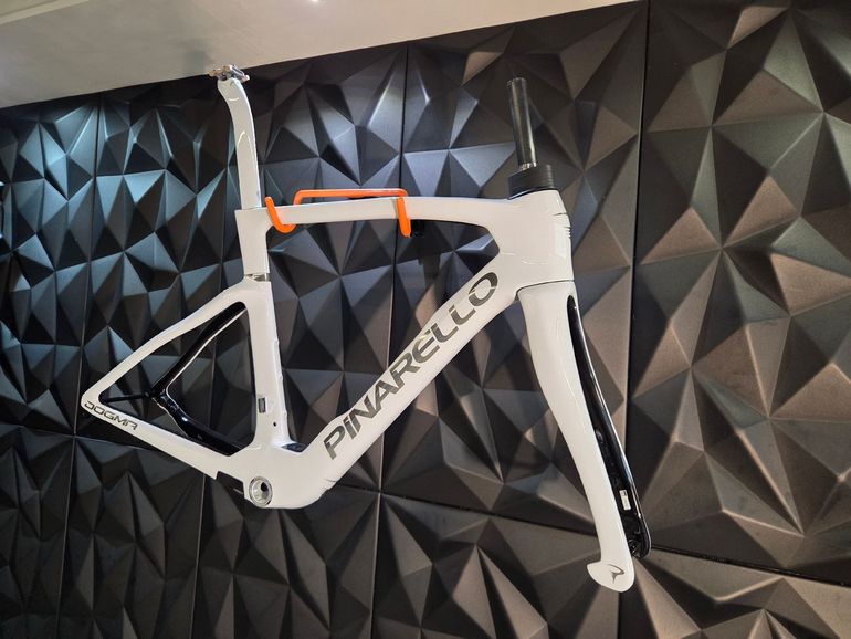 Used Pinarello DOGMA F 25 2026 Road & Gravel, White — image 2 of 4