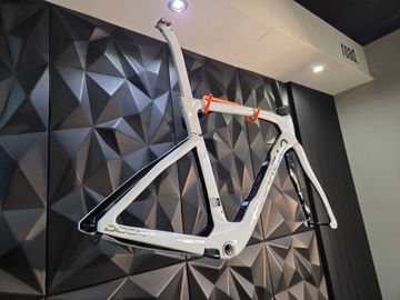 Used Pinarello DOGMA F 25 2026 Road & Gravel, White — image 3 of 4