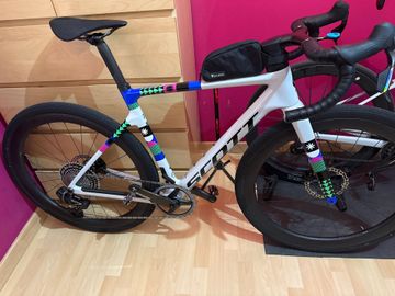 Used Scott Addict Rc2025 2025 Road & Gravel, White — image 1 of 5