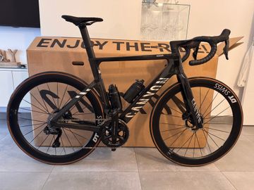 Used Canyon Aeroad CFR Di2 2025 2025 Road & Gravel, Black — image 1 of 3