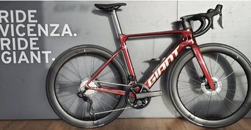 Použité Giant Propel Advanced Pro 0 2024 2024 Road & Gravel — obrázek 1 z 3