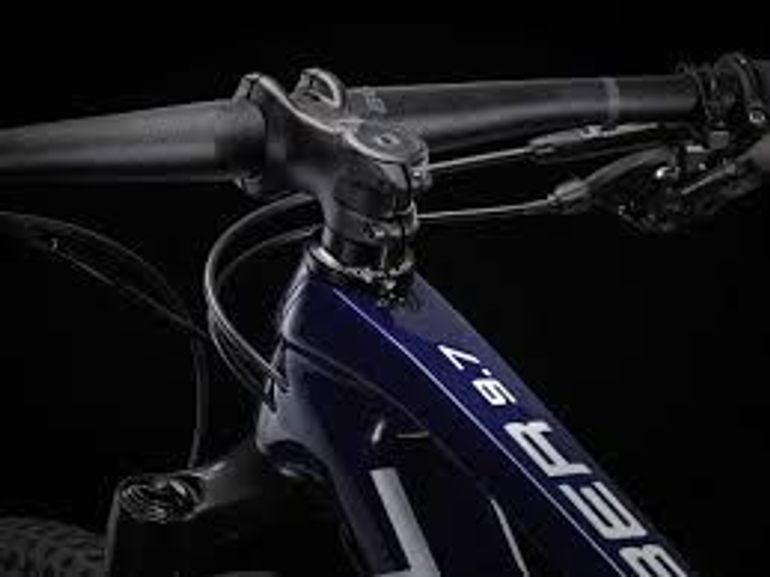 Used Trek Procaliber 9.7 2023 2023 Mountainbike, Blue, 29, 27.5 — image 2 of 3