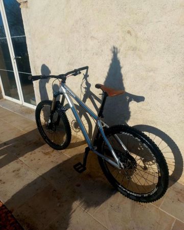 Used Dartmoor Hornet 2017 Mountainbike, Light Gray — image 7 of 7