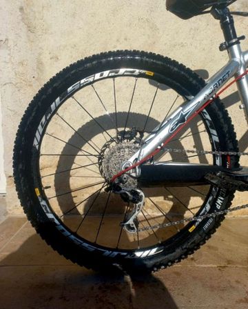 Used Dartmoor Hornet 2017 Mountainbike, Light Gray — image 6 of 7
