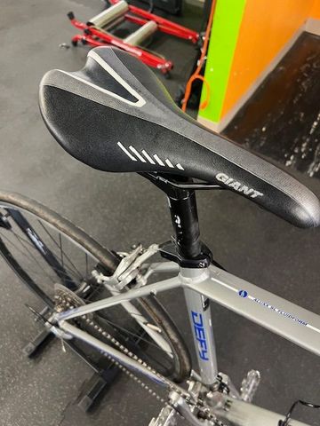Used Giant 2013 Defy 2 2013 Road & Gravel, Light Gray — image 7 of 13