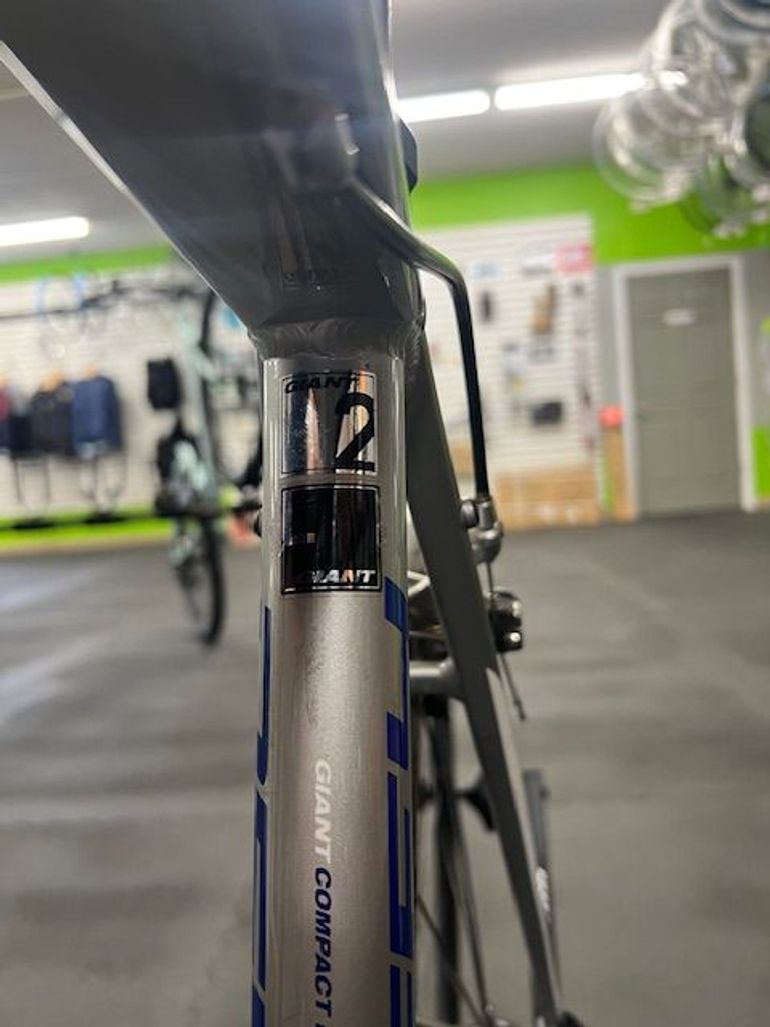 Used Giant 2013 Defy 2 2013 Road & Gravel, Light Gray — image 8 of 13