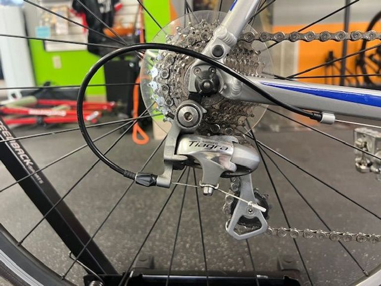 Used Giant 2013 Defy 2 2013 Road & Gravel, Light Gray — image 10 of 13