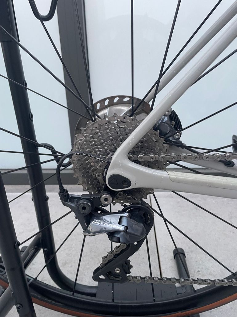 Used Canyon Endurace CF SL 8 Disc 2021 2021 Road & Gravel, Light Gray — image 6 of 9