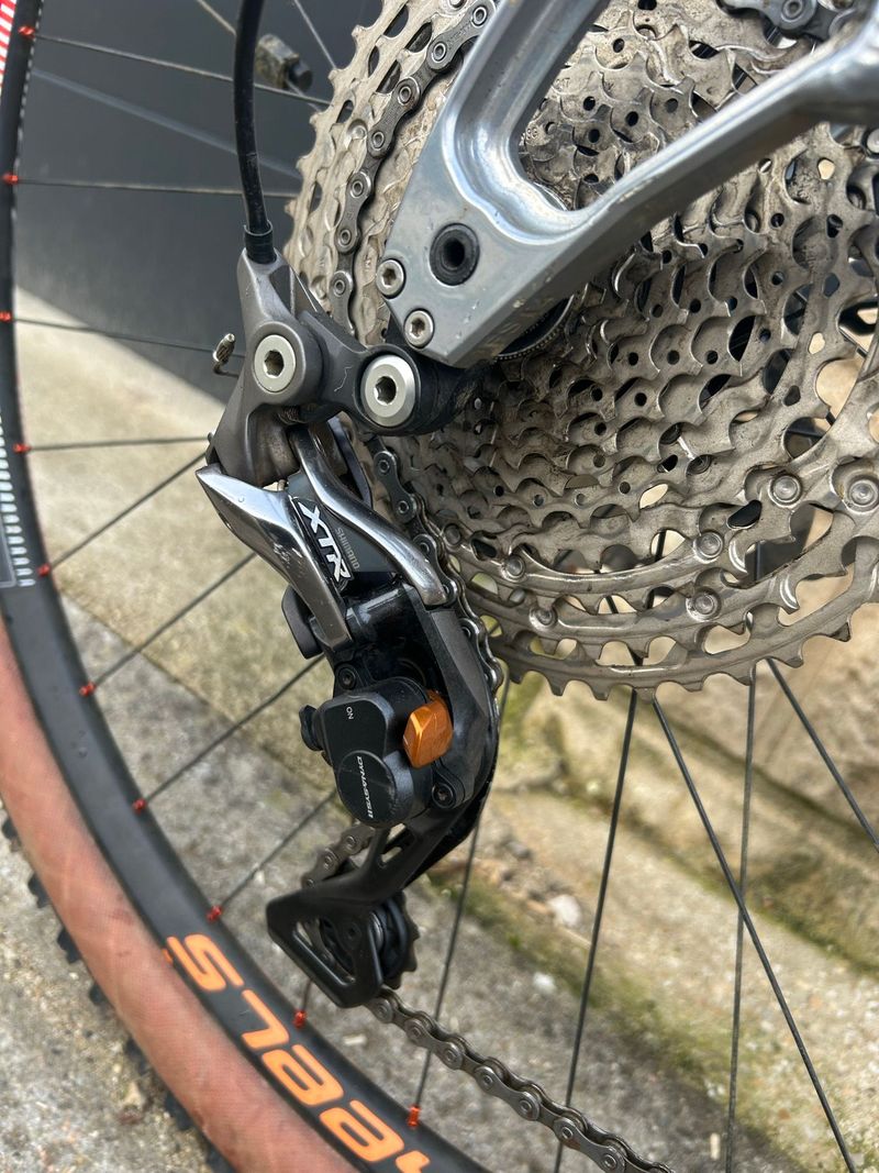 Used Orange Stage Shimano XTR 2018 Mountainbike, Light Gray — image 3 of 5