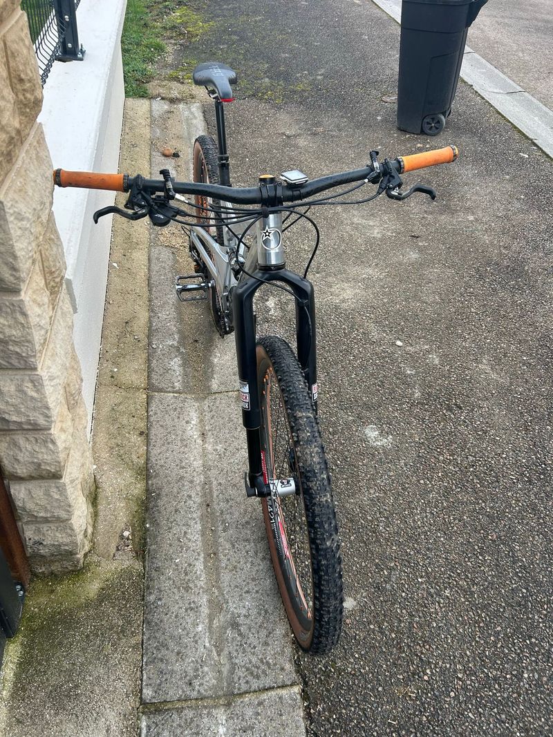 Used Orange Stage Shimano XTR 2018 Mountainbike, Light Gray — image 4 of 5