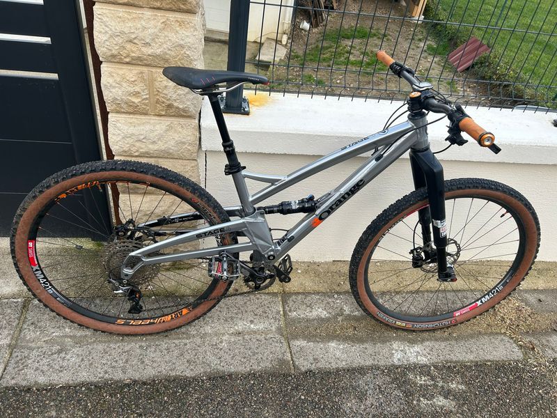 Used Orange Stage Shimano XTR 2018 Mountainbike, Light Gray — image 1 of 5