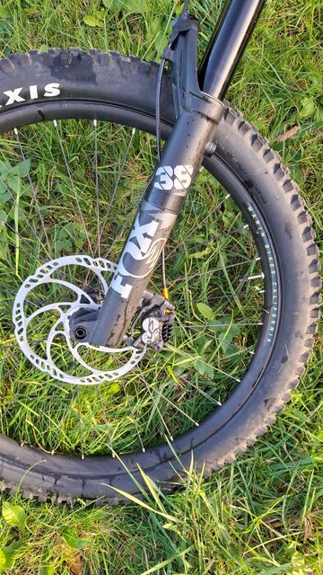 Used Dartmoor Thunderbird Superenduro 2025 Mountainbike, Light Gray — image 6 of 7
