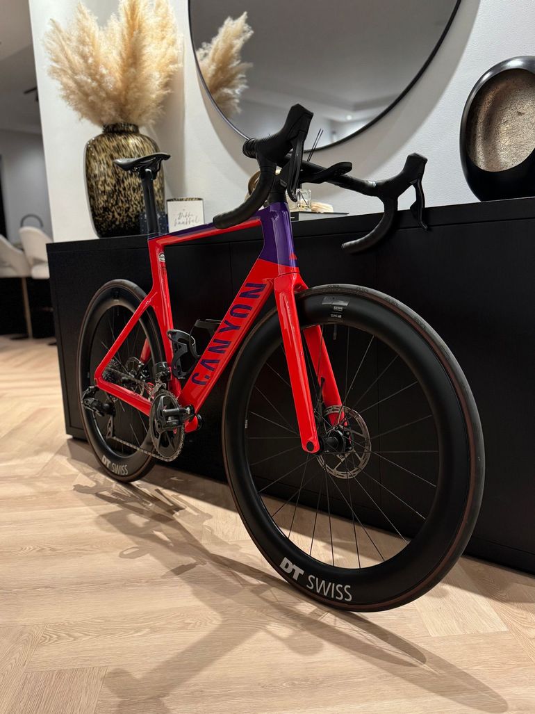 Used Canyon Aeroad CF SLX 7 Disc eTap 2023 2023 Road & Gravel, Red — image 7 of 7