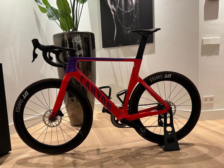 Used Canyon Aeroad CF SLX 7 Disc eTap 2023 2023 Road & Gravel, Red — image 2 of 7