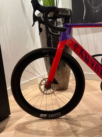 Used Canyon Aeroad CF SLX 7 Disc eTap 2023 2023 Road & Gravel, Red — image 5 of 7