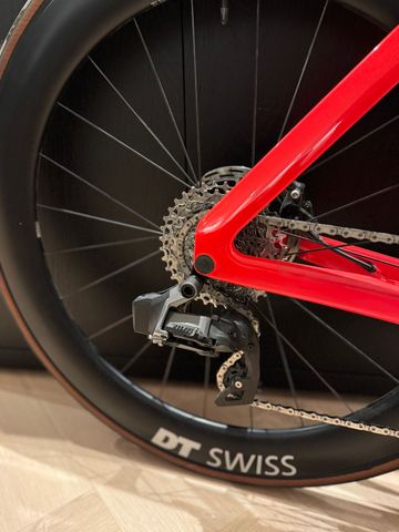 Used Canyon Aeroad CF SLX 7 Disc eTap 2023 2023 Road & Gravel, Red — image 3 of 7
