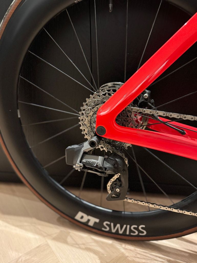 Used Canyon Aeroad CF SLX 7 Disc eTap 2023 2023 Road & Gravel, Red — image 3 of 7