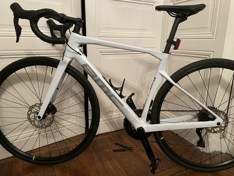 Used BMC Roadmachine FOUR 2024 2024 Road & Gravel, White — image 2 of 3