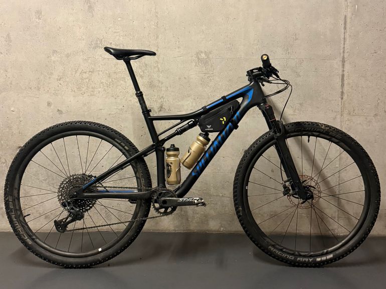 Used Specialized Men's Epic Pro 2019 2019 Mountainbike, Black, 29 — image 1 of 6
